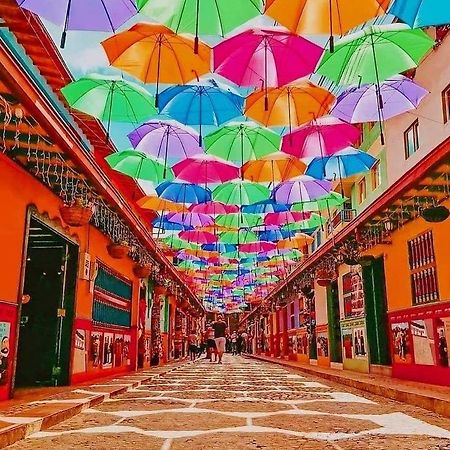 Apartamento Plazoleta De Colores Apartment Guatape Bagian luar foto